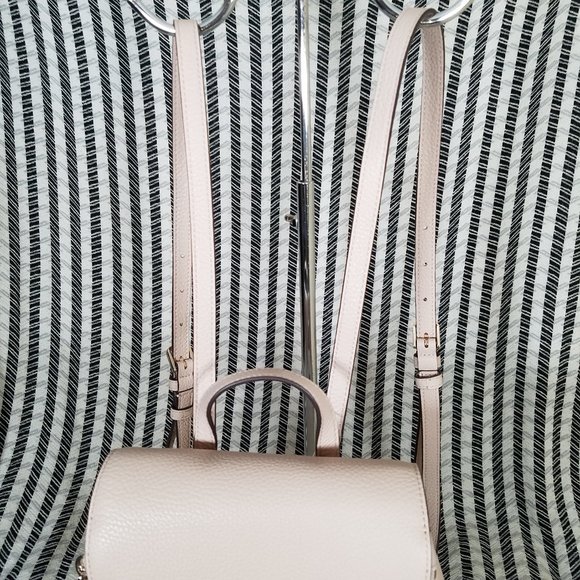 🏝 MAKE AN OFFER  Kate Spade Leila Warm Beige White Backpack Medium - Picture 3 of 11